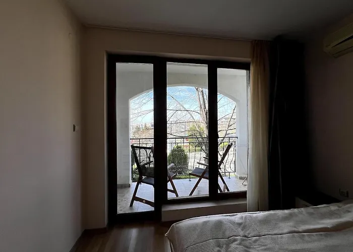 Sea Side With Balcony Апартамент *