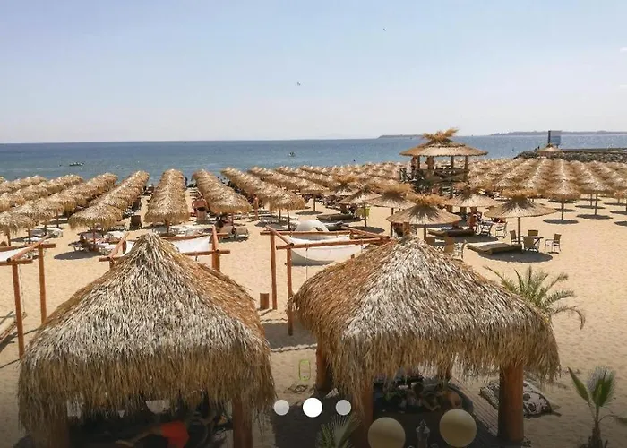 Апартамент Sea Side With Balcony